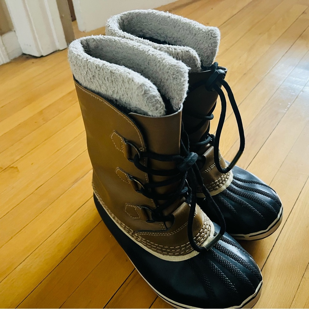 Sorel Kids Tan and Black Snow Boots - Boys size 5